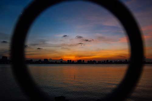 Hà Nội tuyệt đẹp khi ngắm hoàng hôn từ Hồ Tây