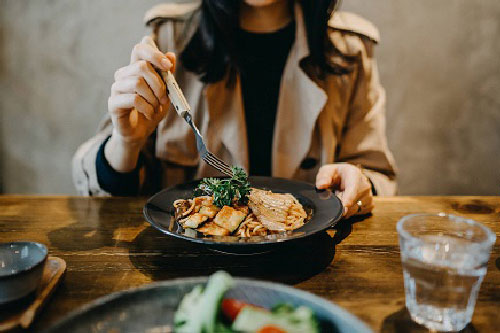 7 sai lầm trong ăn uống khiến phụ nữ chóng già, sức khỏe cũng giảm sút nhanh chóng