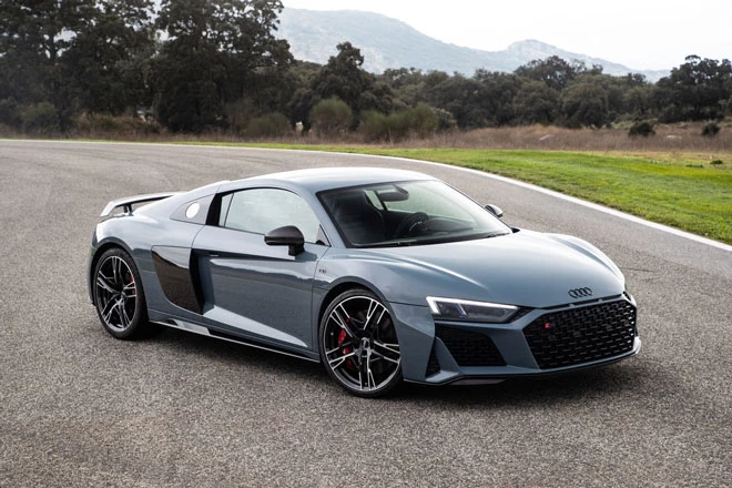 5. Audi R8 V10 Performance Quattro 2021 (giá khởi điểm của phiên bản AWD: 196.700 USD, điểm hiệu suất: 9,1/10).