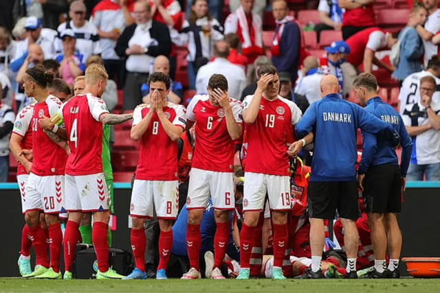 Eriksen qua cơn nguy kịch sau khi bị đột quỵ