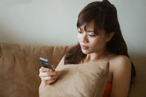 Nửa đêm thấy dòng status viết vội rồi xóa của chị dâu tương lai, tôi bần thần và bắt đầu nghi ngờ về cái thai trong bụng chị ấy