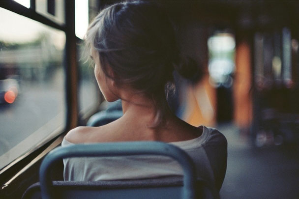 Nét chữ chồng trên sổ khám thai của đồng nghiệp