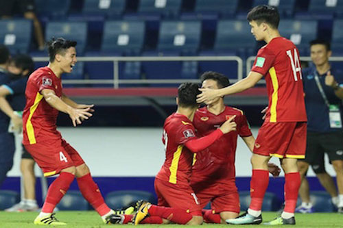 Đội tuyển Việt Nam được thưởng tổng cộng 5 tỷ đồng sau 2 trận thắng vừa qua