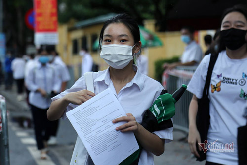 Đề thi vừa sức, sĩ tử 'nhẹ nhõm' sau 2 năm học xáo trộn vì Covid-19