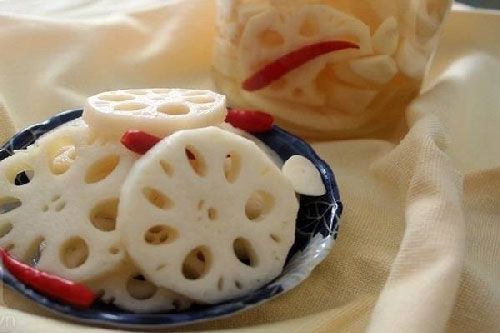 Nấu củ sen trắng giòn, để mấy cũng sợ thâm đen cứ cho thêm một thứ này vào