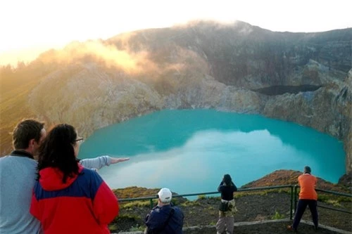 bí ẩn hồ đổi màu “ma quái” ở indonesia