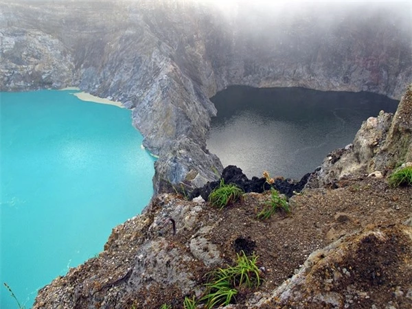 bí ẩn hồ đổi màu “ma quái” ở indonesia