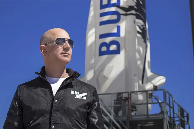 Tỉ phú Jeff Bezos dự định bay vào vũ trụ ngày 20/7. Ảnh: Blue Origin