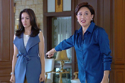 Chị dâu thông báo có thai khiến mẹ tôi rất vui mừng, nhưng khi thấy cháu gái cầm thứ này trên tay thì bà sốc suýt ngất!