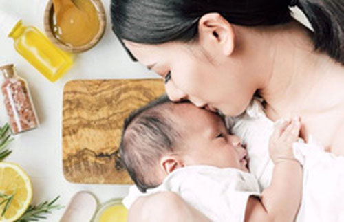 Làn da trắng hồng, láng mịn nhanh chóng nhờ bí quyết chăm sóc da mặt sau sinh