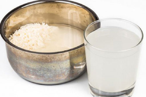 Bật mí cho nàng cách làm trắng răng hết hôi miệng bằng công thức từ nước vo gạo