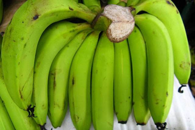 Chị em 'xôn xao' với cách giảm mỡ bụng bằng chuối xanh