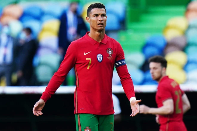 Tiền đạo: Cristiano Ronaldo (Bồ Đào Nha).