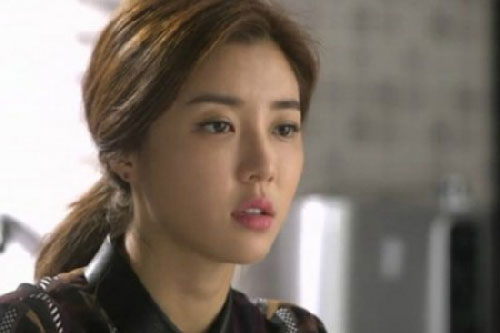 Cuối tuần mẹ chồng mang nhiều đồ hải sản đến cho con trai bồi bổ, tới khi vào bữa bà nói một câu khiến tôi uất nghẹn