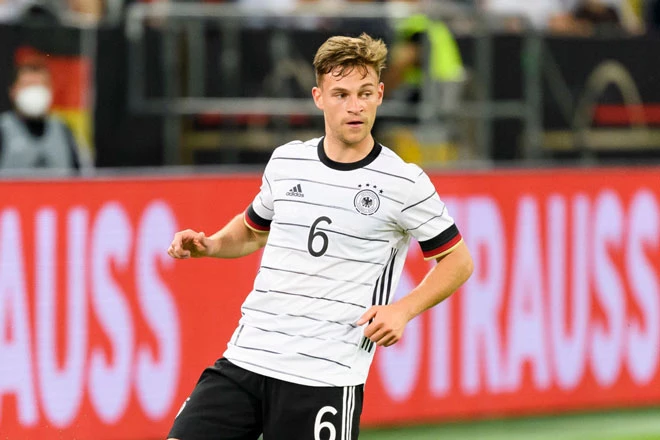 Hậu vệ phải: Joshua Kimmich (Đức).