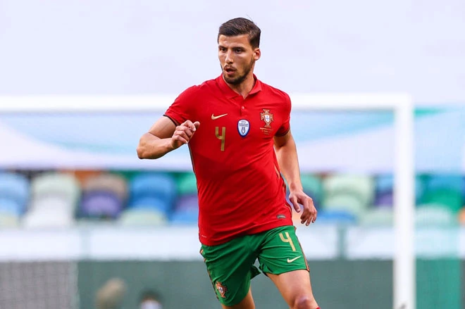 Trung vệ: Ruben Dias (Bồ Đào Nha).