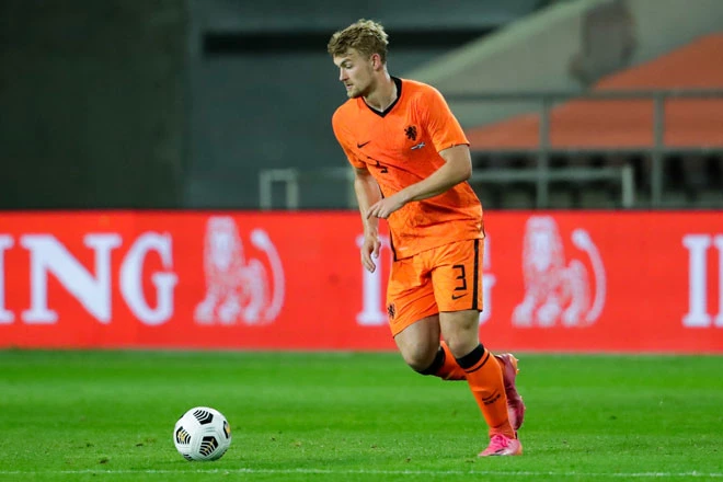 Trung vệ: Matthijs de Ligt (Hà Lan).