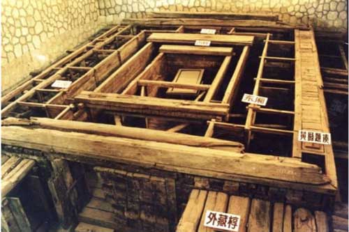 Từ chối đào lăng mộ cháu trai Lưu Bang, 20 năm sau, đội khảo cổ "nuốt hận" trước cảnh tượng đau lòng!