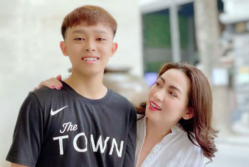 Cộng đồng mạng "làm toán" tính doanh thu từ Youtube của Hồ Văn Cường, vượt xa con số 1 tỷ đồng mà Phi Nhung công bố?