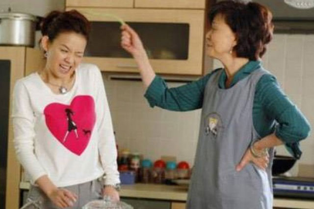 Khi mẹ kế chỉ hơn con chồng vài tuổi