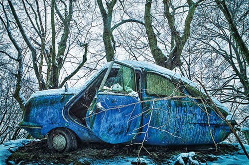 Vẻ đẹp ma mị của những chiếc ô tô bị thiên nhiên xâm lấn