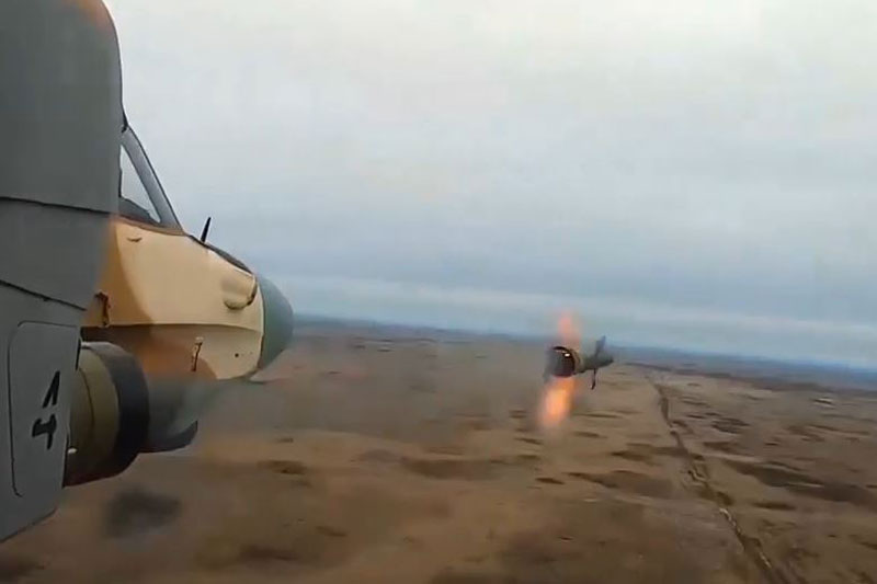 DNVN - Trực thăng Ka-52 đã bắn trúng mục tiêu chính xác bằng tên lửa Tấn công từ khoảng cách 5 km.