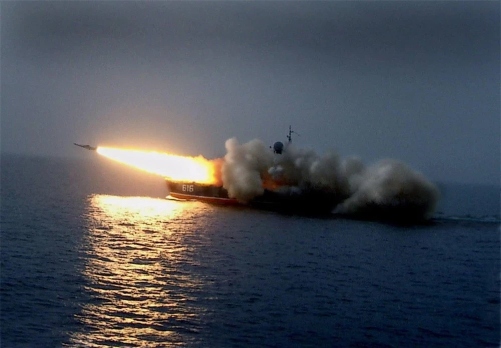 [Info] Chiến hạm lớp Bora của Nga sở hữu kho vũ khí khổng lồ ảnh 1
