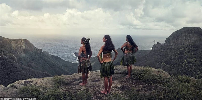Những hình ảnh tuyệt đẹp về bộ lạc biệt lập nhất thế giới 7