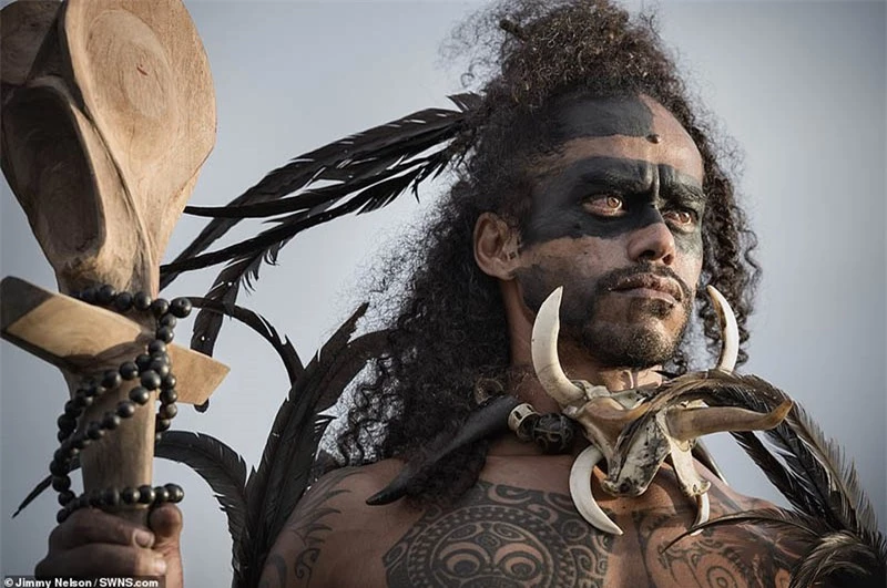 Những hình ảnh tuyệt đẹp về bộ lạc biệt lập nhất thế giới 8