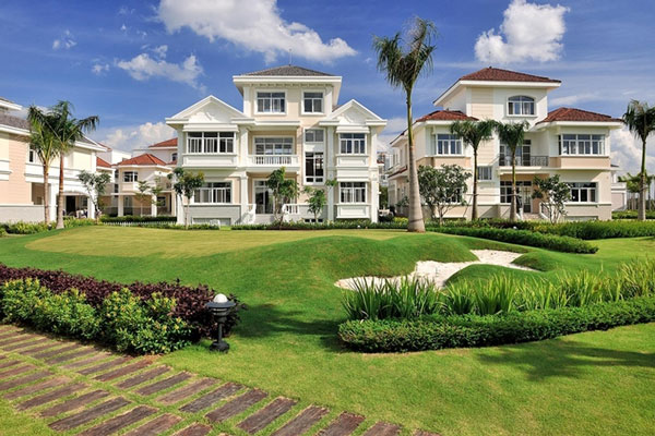 Nhà phố, biệt thự TP. HCM 'lao dốc' vì đại dịch