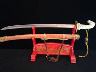 Mang thanh kiếm đi kiểm định, được vận động giao nộp cho nhà nước, người nông dân làm một điều khiến cộng đồng phẫn nộ!