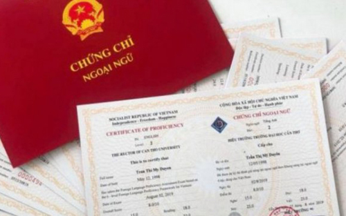 Bãi bỏ chứng chỉ ngoại ngữ và chứng chỉ tin học của công chức từ 1/8