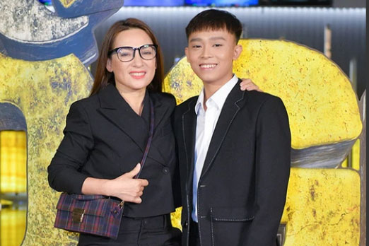 Một bầu show hội chợ hé lộ: Phi Nhung biết giá cát-xê của mình, từ khi có Hồ Văn Cường còn tăng giá từ 60 triệu lên 90 triệu?