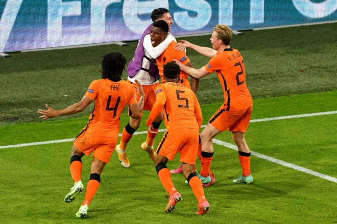 Hà Lan nhọc nhằn giành 3 điểm.