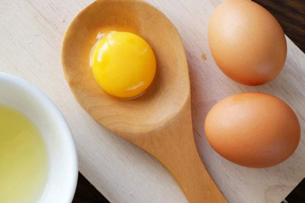 Chỉ cần 1 quả trứng gà da đẹp như em bé