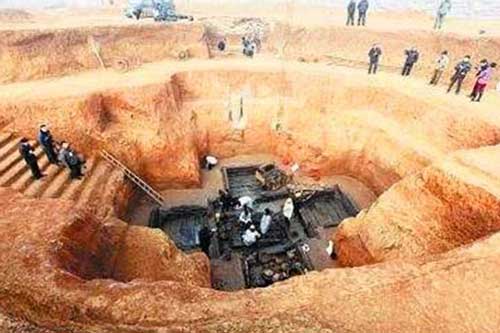 Mộ cổ bất ngờ lộ ra vào đêm giao thừa, trong quan tài chỉ còn nửa chiếc đầu lâu: Chuyên gia vẫn vui mừng khôn xiết - Vì sao?