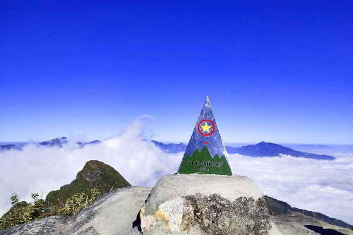 Đỉnh Ngũ Chỉ Sơn: Ngọn núi đẹp nhất vùng Tây Bắc