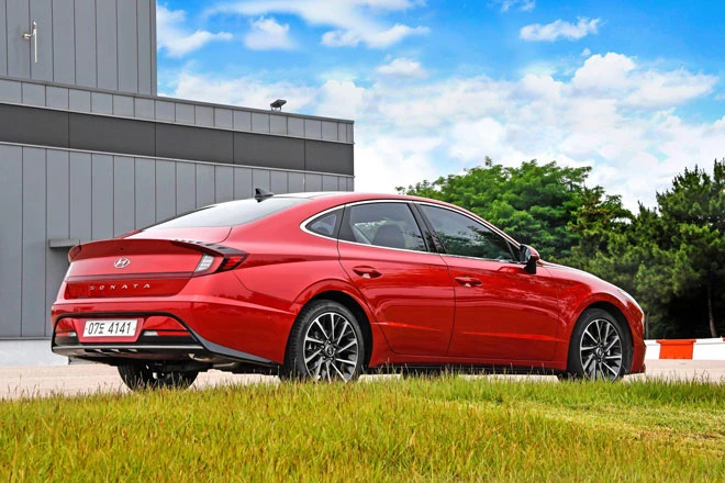 9. Hyundai Sonata (doanh số: 5.131 chiếc).