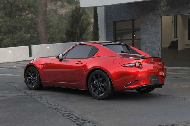 9. Mazda MX-5 (doanh số: 5.726 chiếc).