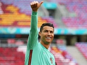 MU chào mời Ronaldo lương 17 triệu bảng/năm