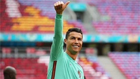 MU chào mời Ronaldo lương 17 triệu bảng/năm