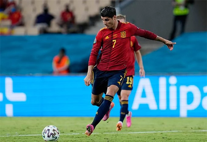 Morata bỏ lỡ hai cơ hội ngon ăn khiến Tây Ban Nha bị cầm hòa