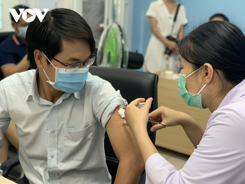 TP HCM xin Thủ tướng cho doanh nghiệp chủ động đàm phán tìm nguồn mua vaccine