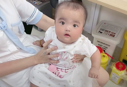 Mạc Văn Khoa hụt hẫng vì phản ứng phũ phàng của con gái cưng: Cười với cả thế giới, trừ bố!