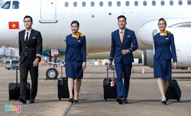 Dịch COVID-19 khiến tiếp viên hàng không bỏ nghề, chạy xe công nghệ