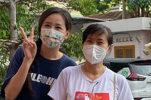 Mai Phương Thúy dậy từ 4h sáng làm tình nguyện viên chống dịch