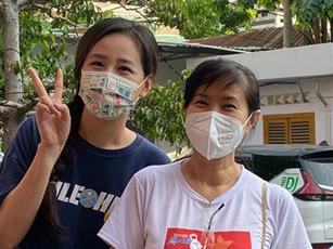 Mai Phương Thúy dậy từ 4h sáng làm tình nguyện viên chống dịch