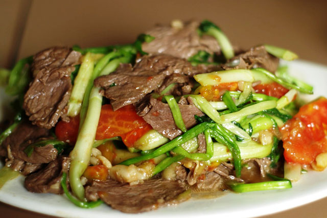 Cách làm thịt bò xào rau cần cực thơm ngon