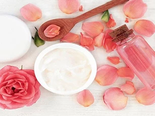4 công thức làm mặt nạ từ hoa giúp da sáng đẹp mịn màng, không lo bị nám tàn nhang