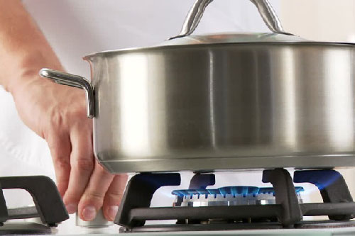 5 sai lầm khiến bếp gas đốt nhiên liệu tăng gấp đôi, còn dễ gây cháy nổ nguy hiểm tới tính mạng
